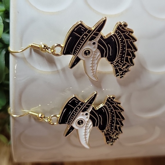 Plague Doctor Earrings, Unisex - Picture 5 of 6